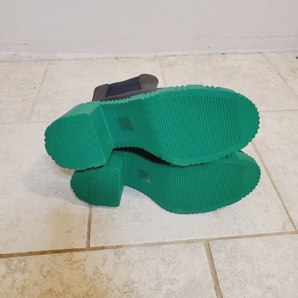 Vivian chunky lugsole chelsea boot in black and green lugsole chelsea boots - Picture 11 of 13